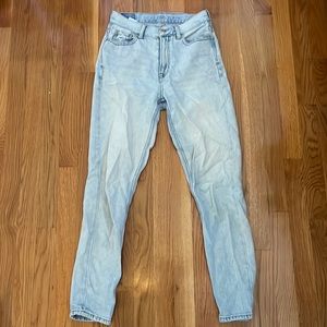 American Eagle Light Wash Mom Jeans / Size 00